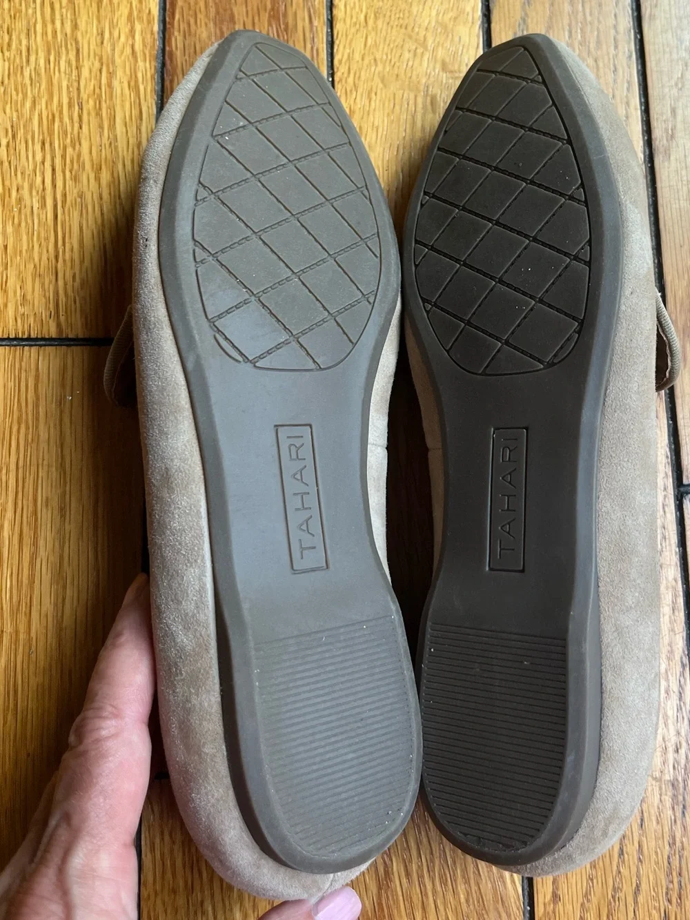 Tahari Womens Tan Suede Tacey Slip-On Loafers size 6.5 M. Classic
